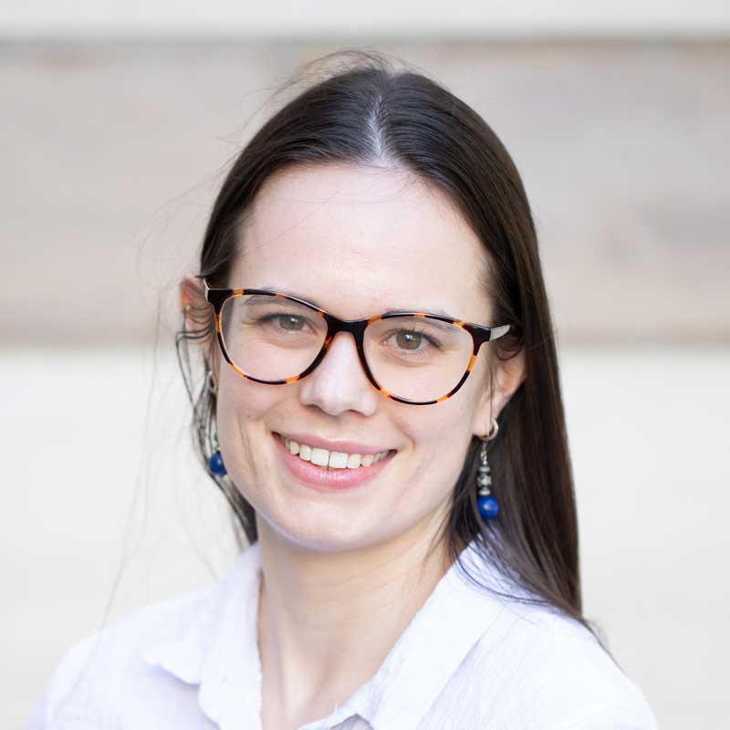 Headshot of Maggie Colton Cove.